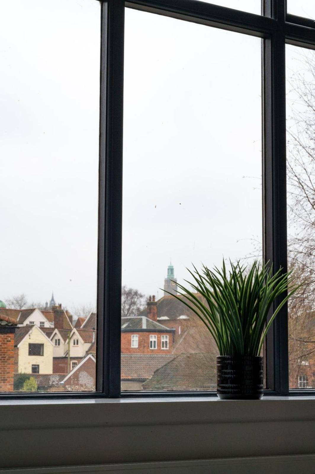 Contractor And Family Friendly Grade II Townhouse- 3 Bedrooms- Free Parking Norwich Bagian luar foto